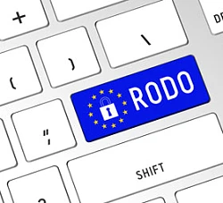 Powierzenie, udostępnienie a może upoważnienie – jak przekazywać dane osobowe?
