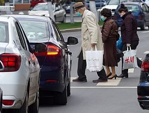 Nowe obowiązki pieszych oraz kierujących pojazdami od 1 czerwca 2021 r.