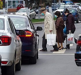 Nowe obowiązki pieszych oraz kierujących pojazdami od 1 czerwca 2021 r.