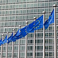 Zmiany w prawie UE - Październik 2022 r.: od regulacji unijnej przestrzeni cyfrowej po rewolucję ekologiczną w budownictwie