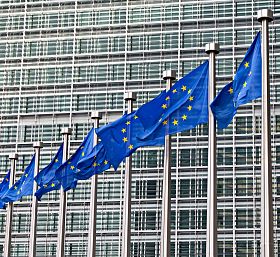 Zmiany w prawie UE - Październik 2022 r.: od regulacji unijnej przestrzeni cyfrowej po rewolucję ekologiczną w budownictwie