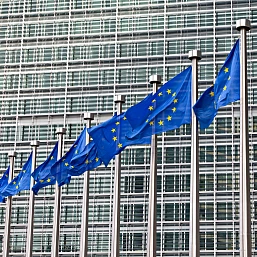 Zmiany w prawie UE - Październik 2022 r.: od regulacji unijnej przestrzeni cyfrowej po rewolucję ekologiczną w budownictwie