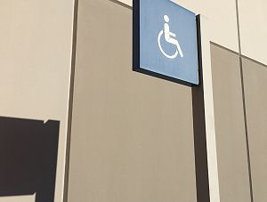 ETPC o żartach z sądu na sali sądowej i udogodnieniach dla niepełnosprawnych