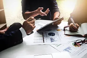 Wpływ korekt finansowych na rozliczenie projektu unijnego w JST
