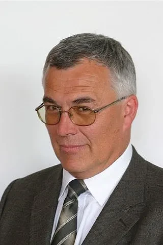 Piotr-Hofmanski-640x960