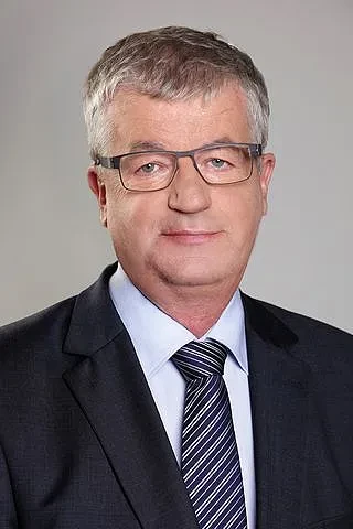 Andrzej-Wrobel_640x960